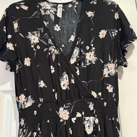 American rag hi Lo ruffle edge in front - Picture 3 of 7